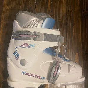 Girls ski boots